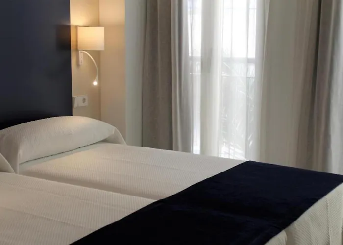 Apartamentos Mayal con Piscina